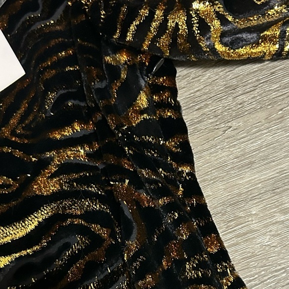 NWT GRLFRND Janice Mini Dress in Black & Gold Size XS Velvet Shimmer Cocktail - Picture 9 of 16